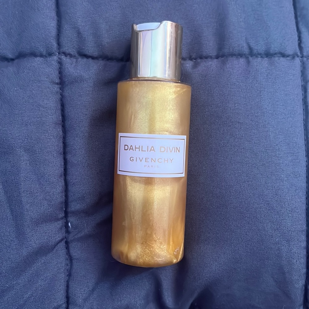 DAHLIA DIVIN GIVENCHY SKIN DEW